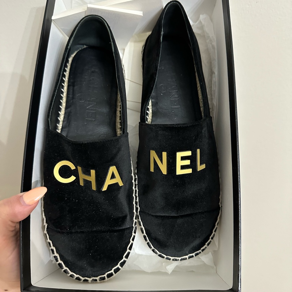 100% authentic Suede Chanel espadrilles